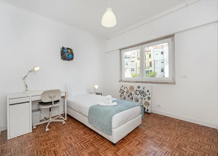 Houze Spacious Near Marques De Pombal *